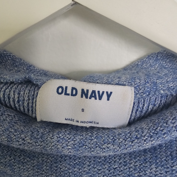 Multiple sweaters - Picture 2 of 6